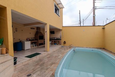 Casa à venda com 205m², 4 quartos e 3 vagas Casa à venda com 205m², 4 quartos e 3 vagasPiscina