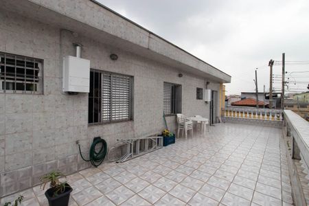 Casa à venda com 205m², 4 quartos e 3 vagas Casa à venda com 205m², 4 quartos e 3 vagasVaranda