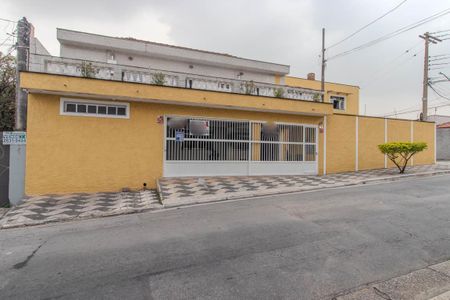 Casa à venda com 205m², 4 quartos e 3 vagas Casa à venda com 205m², 4 quartos e 3 vagasFachada