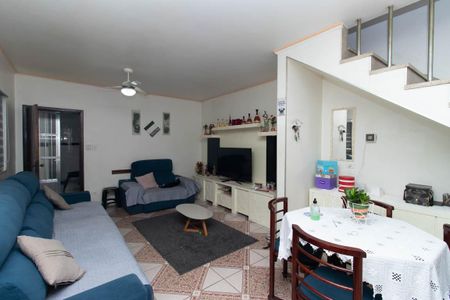 Casa à venda com 205m², 4 quartos e 3 vagas Casa à venda com 205m², 4 quartos e 3 vagasSala