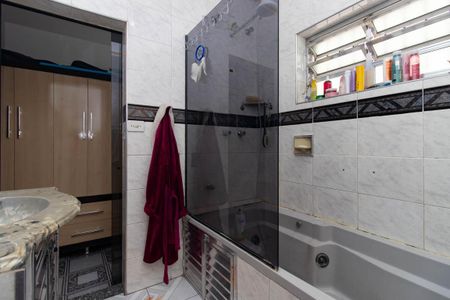 Casa à venda com 205m², 4 quartos e 3 vagas Casa à venda com 205m², 4 quartos e 3 vagasBanheiro da Suíte