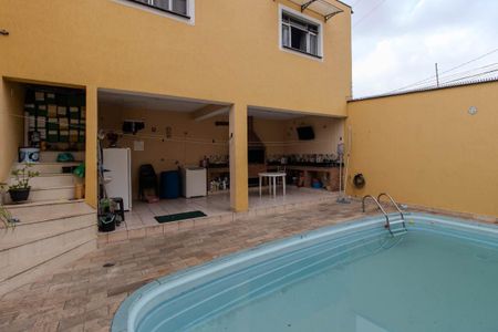 Casa à venda com 205m², 4 quartos e 3 vagas Casa à venda com 205m², 4 quartos e 3 vagasPiscina