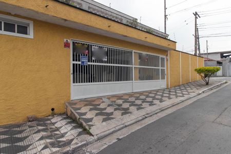 Casa à venda com 205m², 4 quartos e 3 vagas Casa à venda com 205m², 4 quartos e 3 vagasFachada