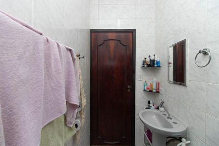 Casa à venda com 205m², 4 quartos e 3 vagas Casa à venda com 205m², 4 quartos e 3 vagasBanheiro 2