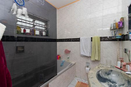 Casa à venda com 205m², 4 quartos e 3 vagas Casa à venda com 205m², 4 quartos e 3 vagasBanheiro da Suíte