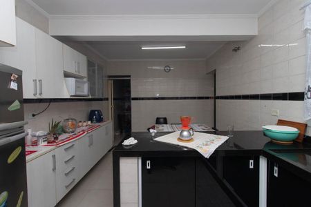 Casa à venda com 205m², 4 quartos e 3 vagas Casa à venda com 205m², 4 quartos e 3 vagasCozinha