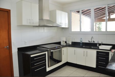 Casa de condomínio para alugar com 220m², 4 quartos e 4 vagas Casa de condomínio para alugar com 220m², 4 quartos e 4 vagasCozinha