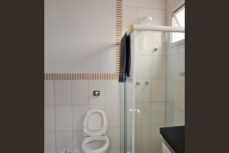 Casa de condomínio para alugar com 220m², 4 quartos e 4 vagas Casa de condomínio para alugar com 220m², 4 quartos e 4 vagasBanheiro 1 (Suíte quarto 1)