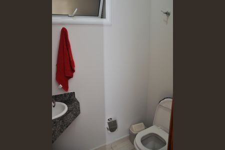 Casa de condomínio para alugar com 220m², 4 quartos e 4 vagas Casa de condomínio para alugar com 220m², 4 quartos e 4 vagasBanheiro 3 (lavabo)