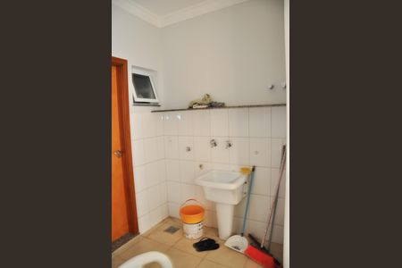 Casa de condomínio para alugar com 220m², 4 quartos e 4 vagas Casa de condomínio para alugar com 220m², 4 quartos e 4 vagasÁrea de Serviço