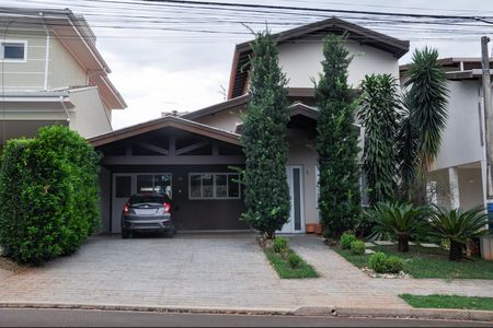 Casa de condomínio para alugar com 220m², 4 quartos e 4 vagas Casa de condomínio para alugar com 220m², 4 quartos e 4 vagasFachada