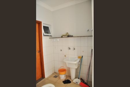 Casa de condomínio para alugar com 220m², 4 quartos e 4 vagas Casa de condomínio para alugar com 220m², 4 quartos e 4 vagasÁrea de Serviço