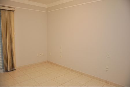 Casa de condomínio para alugar com 220m², 4 quartos e 4 vagas Casa de condomínio para alugar com 220m², 4 quartos e 4 vagasQuarto 4