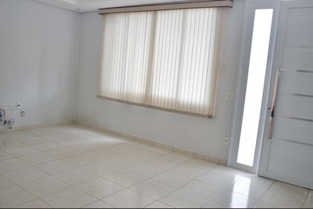 Casa de condomínio para alugar com 220m², 4 quartos e 4 vagas Casa de condomínio para alugar com 220m², 4 quartos e 4 vagasSala
