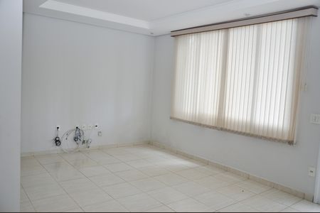 Casa de condomínio para alugar com 220m², 4 quartos e 4 vagas Casa de condomínio para alugar com 220m², 4 quartos e 4 vagasSala