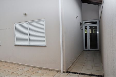Casa de condomínio para alugar com 220m², 4 quartos e 4 vagas Casa de condomínio para alugar com 220m², 4 quartos e 4 vagasQuintal