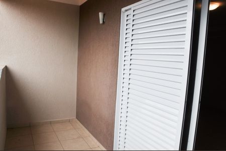 Casa de condomínio para alugar com 220m², 4 quartos e 4 vagas Casa de condomínio para alugar com 220m², 4 quartos e 4 vagasVaranda quarto 4