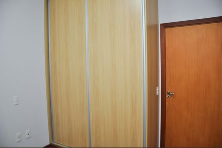 Casa de condomínio para alugar com 220m², 4 quartos e 4 vagas Casa de condomínio para alugar com 220m², 4 quartos e 4 vagasQuarto 2