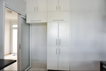 Casa de condomínio para alugar com 220m², 4 quartos e 4 vagas Casa de condomínio para alugar com 220m², 4 quartos e 4 vagasCozinha