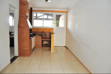 Casa de condomínio para alugar com 220m², 4 quartos e 4 vagas Casa de condomínio para alugar com 220m², 4 quartos e 4 vagasÁrea gourmet