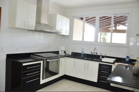 Casa de condomínio para alugar com 220m², 4 quartos e 4 vagas Casa de condomínio para alugar com 220m², 4 quartos e 4 vagasCozinha