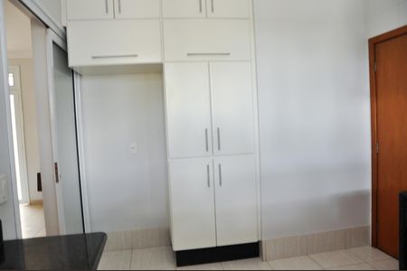 Casa de condomínio para alugar com 220m², 4 quartos e 4 vagas Casa de condomínio para alugar com 220m², 4 quartos e 4 vagasCozinha