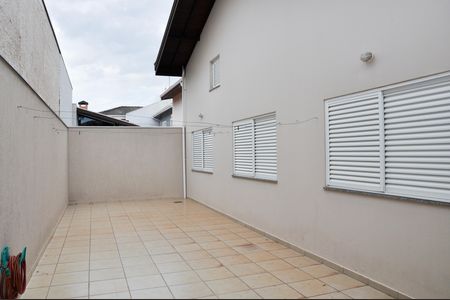 Casa de condomínio para alugar com 220m², 4 quartos e 4 vagas Casa de condomínio para alugar com 220m², 4 quartos e 4 vagasQuintal