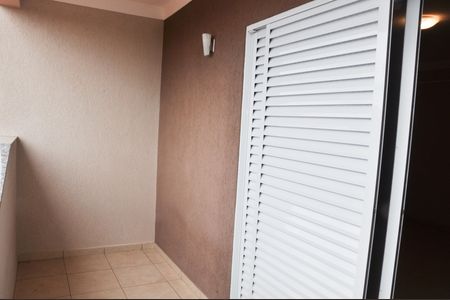 Casa de condomínio para alugar com 220m², 4 quartos e 4 vagas Casa de condomínio para alugar com 220m², 4 quartos e 4 vagasVaranda quarto 4