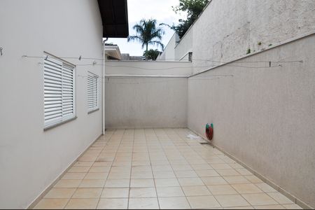 Casa de condomínio para alugar com 220m², 4 quartos e 4 vagas Casa de condomínio para alugar com 220m², 4 quartos e 4 vagasQuintal