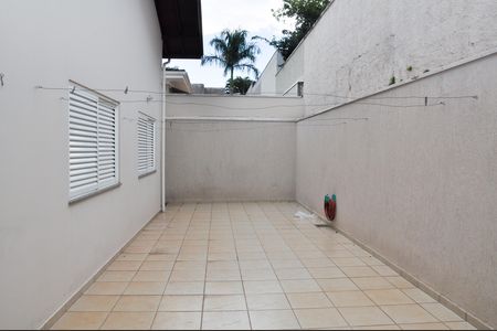 Casa de condomínio para alugar com 220m², 4 quartos e 4 vagas Casa de condomínio para alugar com 220m², 4 quartos e 4 vagasQuintal