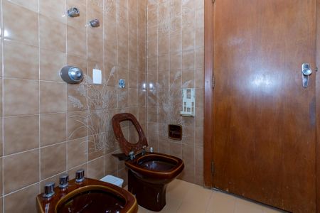 Casa à venda com 252m², 4 quartos e 2 vagasBanheiro