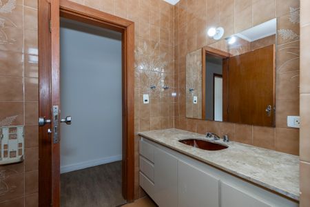 Casa à venda com 252m², 4 quartos e 2 vagasBanheiro