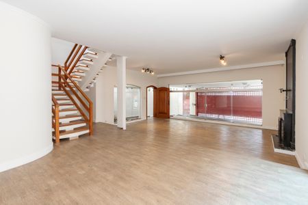 Casa à venda com 252m², 4 quartos e 2 vagasSala