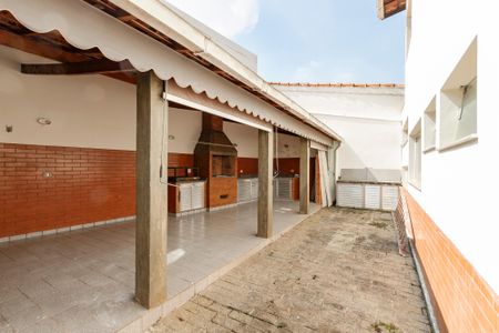 Casa à venda com 252m², 4 quartos e 2 vagasQuintal