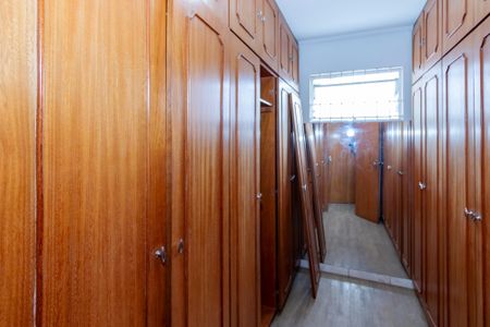 Casa à venda com 252m², 4 quartos e 2 vagasCloset da Suíte