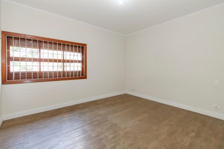 Casa à venda com 252m², 4 quartos e 2 vagasSuíte