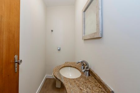 Casa à venda com 252m², 4 quartos e 2 vagasLavabo