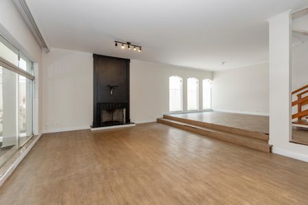 Casa à venda com 252m², 4 quartos e 2 vagasSala