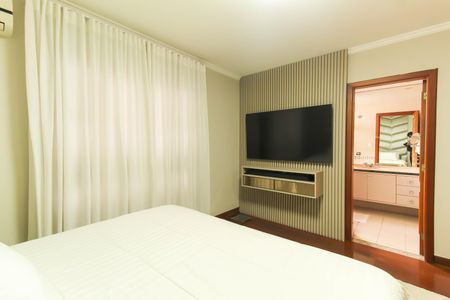 Casa à venda com 360m², 3 quartos e 3 vagasSuíte 1