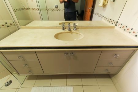 Casa à venda com 360m², 3 quartos e 3 vagasBanheiro da Suíte 1