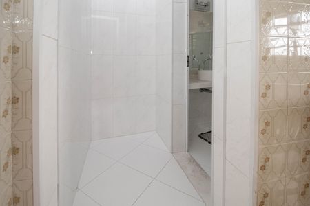 Casa para alugar com 212m², 4 quartos e 4 vagas Casa para alugar com 212m², 4 quartos e 4 vagasBanheiro 2