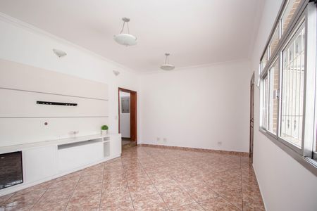 Casa para alugar com 212m², 4 quartos e 4 vagas Casa para alugar com 212m², 4 quartos e 4 vagasSala