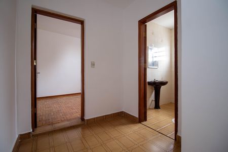 Casa para alugar com 212m², 4 quartos e 4 vagas Casa para alugar com 212m², 4 quartos e 4 vagasHall do Banheiro