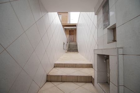 Casa para alugar com 212m², 4 quartos e 4 vagas Casa para alugar com 212m², 4 quartos e 4 vagasEscada para casa