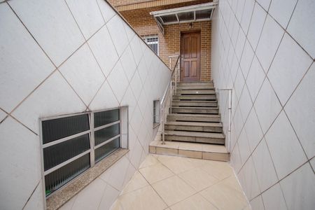 Casa para alugar com 212m², 4 quartos e 4 vagas Casa para alugar com 212m², 4 quartos e 4 vagasEscada para casa