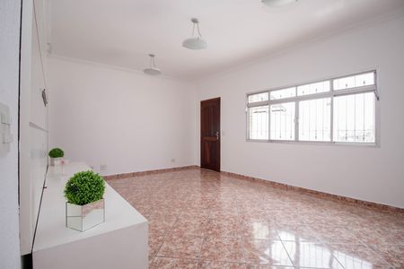 Casa para alugar com 212m², 4 quartos e 4 vagas Casa para alugar com 212m², 4 quartos e 4 vagasSala