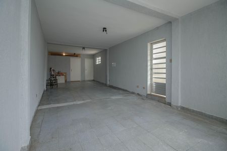 Casa para alugar com 212m², 4 quartos e 4 vagas Casa para alugar com 212m², 4 quartos e 4 vagasGaragem