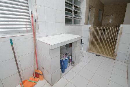 Casa para alugar com 212m², 4 quartos e 4 vagas Casa para alugar com 212m², 4 quartos e 4 vagasQuintal