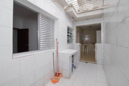 Casa para alugar com 212m², 4 quartos e 4 vagas Casa para alugar com 212m², 4 quartos e 4 vagasQuintal
