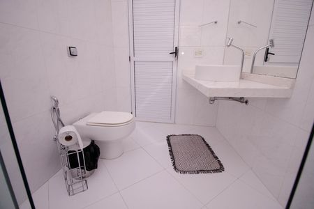 Casa para alugar com 212m², 4 quartos e 4 vagas Casa para alugar com 212m², 4 quartos e 4 vagasBanheiro 2